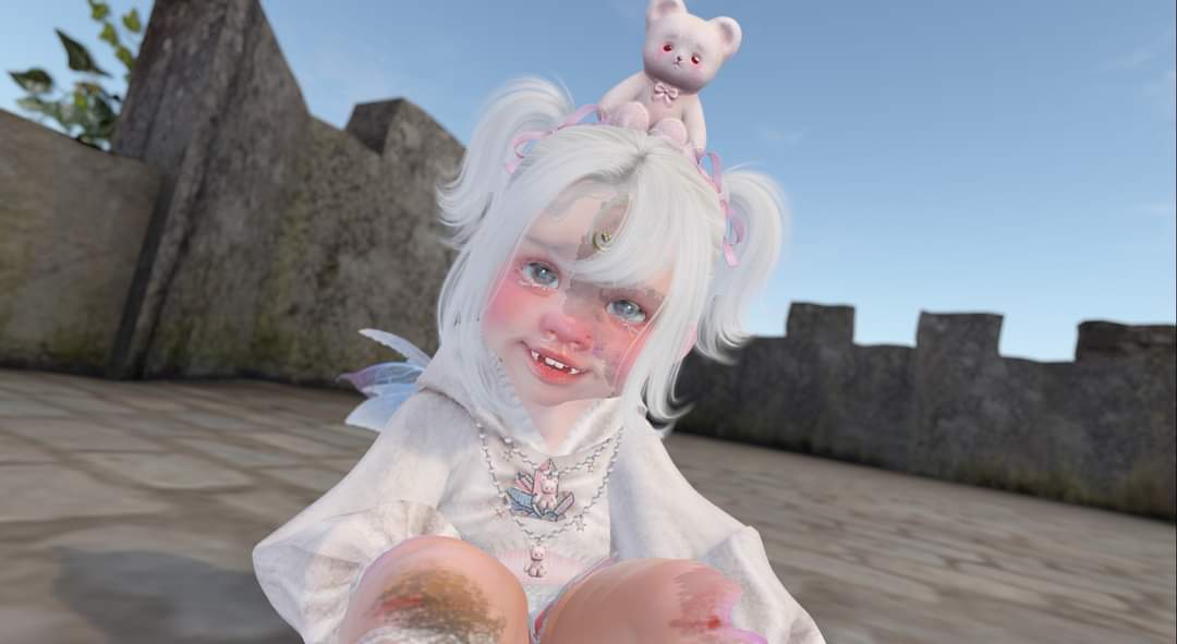 This family hopping, drama spreading little girl has been all of the talk lately. She has multiple families (they don’t know about eachother) and also loves to bud into everyone’s buisness and spead the drama like wildfire. She also tends to date her siblings when she is in these families. She had an adult avatar and was dating a child avatar. That’s oddly really similar to redo behavior. Esme Opal Moon (Esme.Opal)